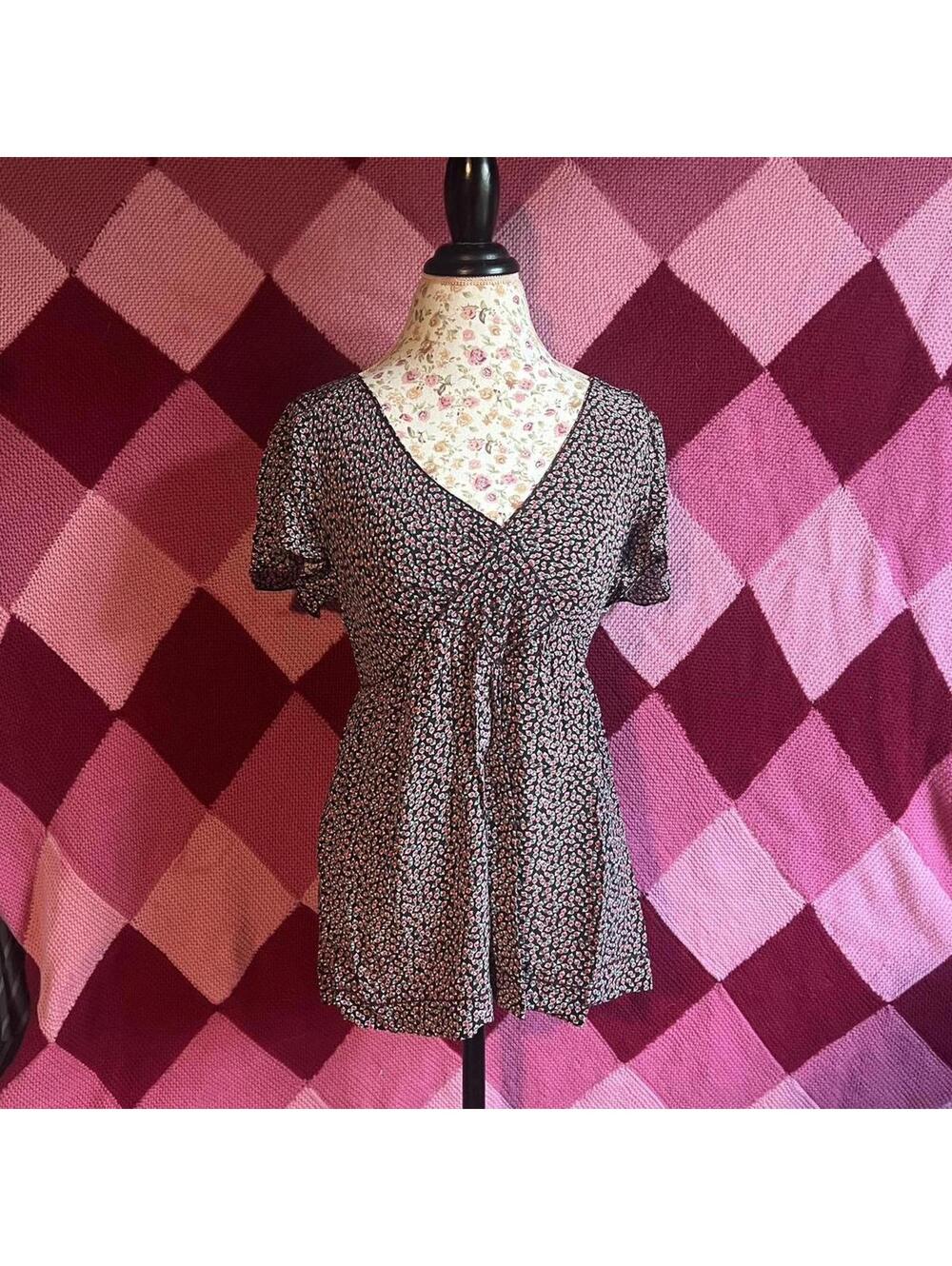 Patterned babydoll v neck top